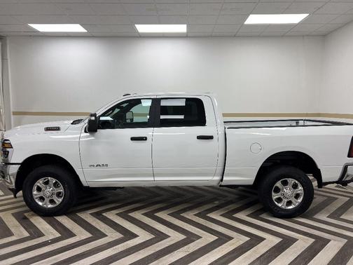 Bright White Clearcoat 2026 RAM 2500 Big Horn Crew Cab 4x4 6'4' Box