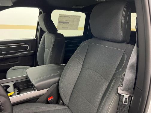 Bright White Clearcoat 2026 RAM 2500 Big Horn Crew Cab 4x4 6'4' Box