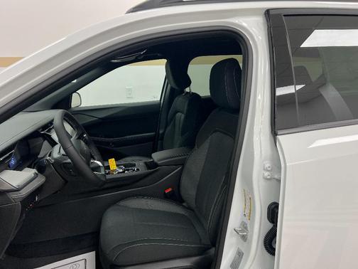 Bright White Clearcoat 2026 Jeep Cherokee Laredo 4x4