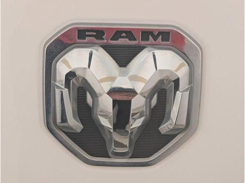 Bright White Clearcoat 2020 RAM 1500 Laramie