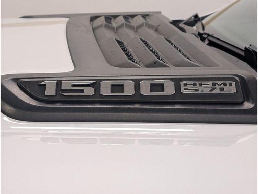 Bright White Clearcoat 2020 RAM 1500 Laramie
