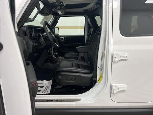Bright White Clearcoat 2026 Jeep Wrangler Rubicon