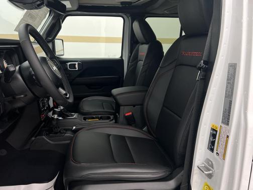Bright White Clearcoat 2026 Jeep Wrangler Rubicon