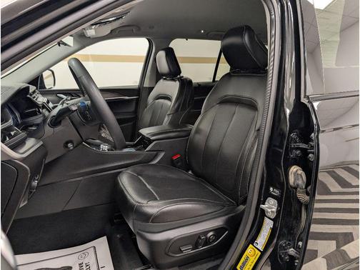 Diamond Black Crystal Pearlcoat 2023 Jeep Grand Cherokee Limited
