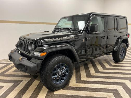 Black Clearcoat 2026 Jeep Wrangler 4-Door 85th Anniversary Edition