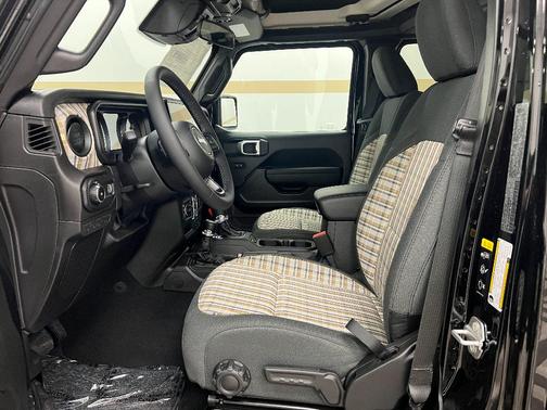 Black Clearcoat 2026 Jeep Wrangler 4-Door 85th Anniversary Edition
