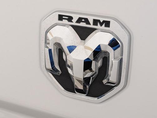 2019 RAM 3500 Big Horn Crew Cab 4x4 8' Box