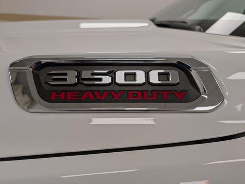 2019 RAM 3500 Big Horn Crew Cab 4x4 8' Box