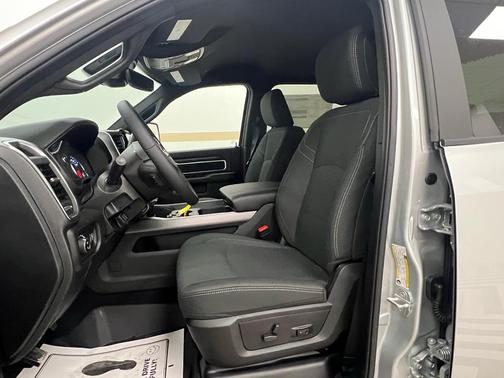 Silver Zynith 2026 RAM 3500 Big Horn Crew Cab 4x4 6'4' Box