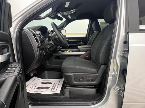 Silver Zynith 2026 RAM 3500 Big Horn Crew Cab 4x4 6'4' Box