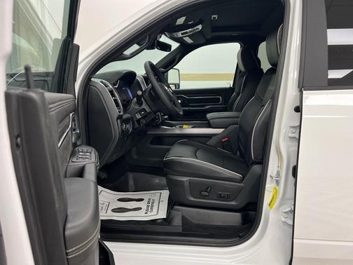 Bright White Clearcoat 2026 RAM 3500 Laramie Crew Cab 4x4 6'4' Box