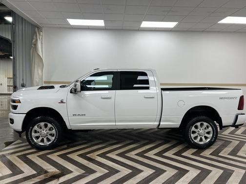Bright White Clearcoat 2026 RAM 3500 Laramie Crew Cab 4x4 6'4' Box