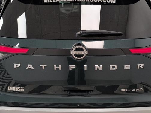 2023 Nissan Pathfinder SL 4WD