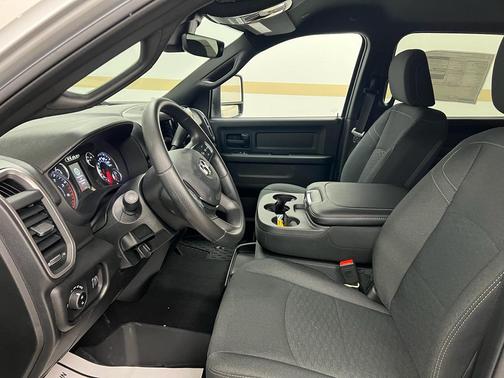 2026 RAM 2500 Tradesman Crew Cab 4x4 6'4' Box