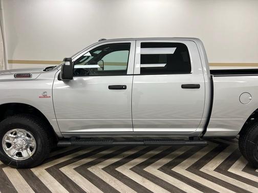 2026 RAM 2500 Tradesman Crew Cab 4x4 6'4' Box