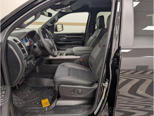 Diamond Black Crystal P/c 2026 RAM 1500 Big Horn/Lone Star