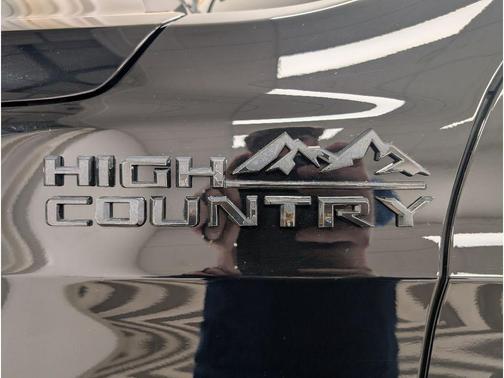 2022 Chevrolet Suburban 4WD High Country