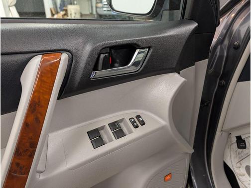 Magnetic Gray Metallic 2013 Toyota Highlander Limited