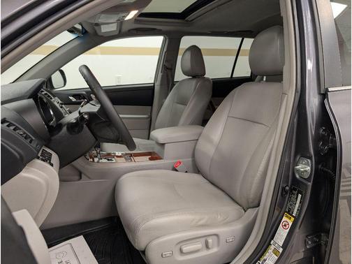 Magnetic Gray Metallic 2013 Toyota Highlander Limited