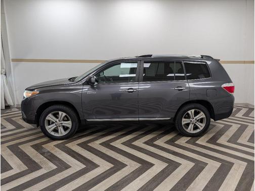 Magnetic Gray Metallic 2013 Toyota Highlander Limited