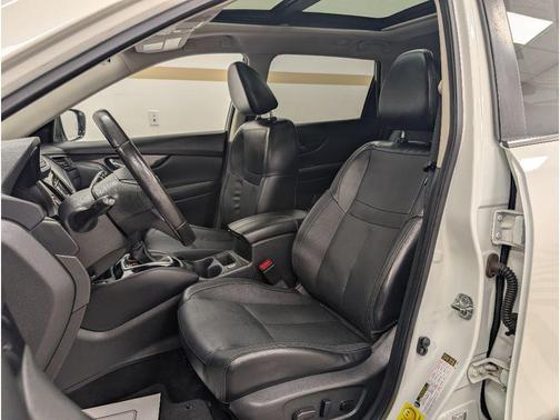 Pearl White 2018 Nissan Rogue SL