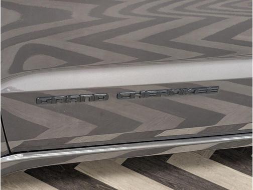 Granite Crystal Metallic Clearcoat 2021 Jeep Grand Cherokee Laredo