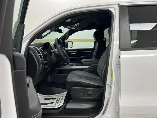 Bright White Clearcoat 2026 RAM 1500 Big Horn/Lone Star