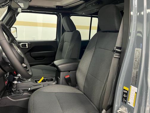 Anvil Clearcoat 2026 Jeep Gladiator Willys 4x4