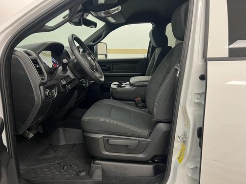 2026 RAM 2500 Tradesman Crew Cab 4x4 6'4' Box