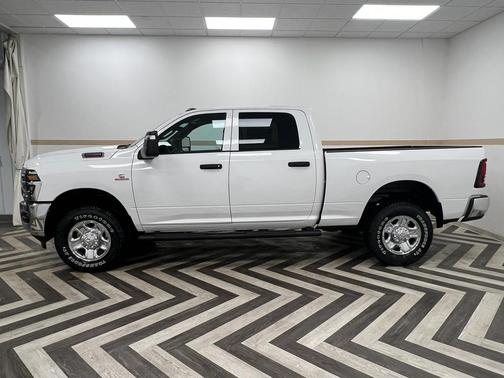 2026 RAM 2500 Tradesman Crew Cab 4x4 6'4' Box