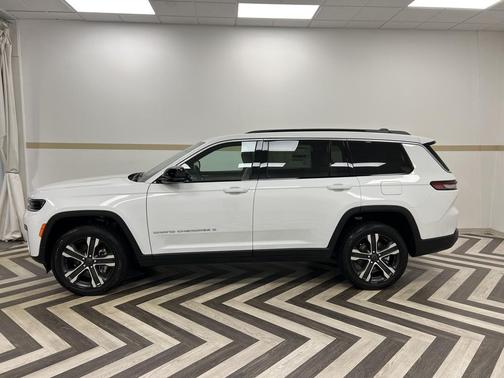 Bright White Clearcoat 2027 Jeep Grand Cherokee L Limited