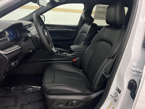 Bright White Clearcoat 2026 Jeep Grand Cherokee Limited
