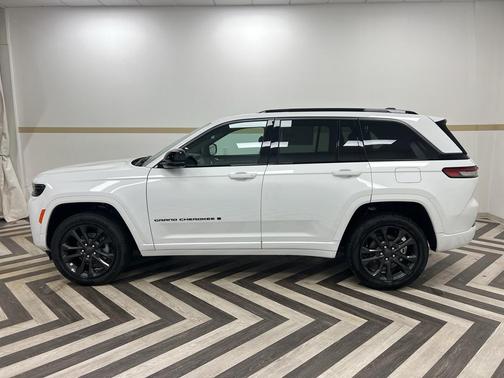 Bright White Clearcoat 2026 Jeep Grand Cherokee Limited