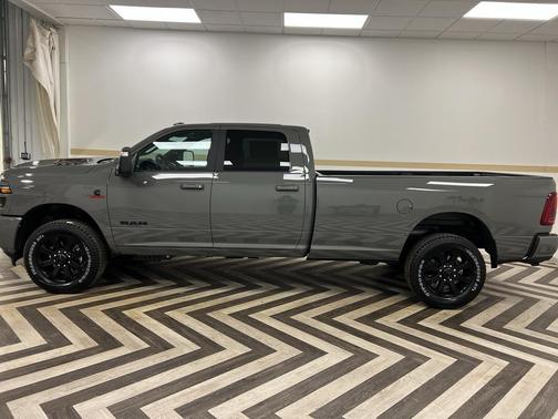 Ceramic Gray Clearcoat 2026 RAM 2500 Laramie Crew Cab 4x4 8' Box