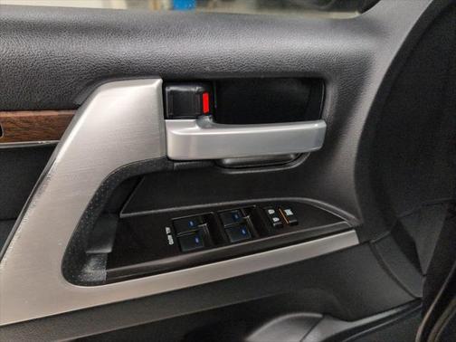 2017 Toyota Land Cruiser Base
