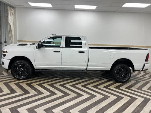 Bright White Clearcoat 2026 RAM 2500 Black Express Crew Cab 4x4 8' Box