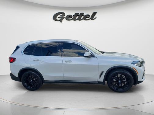 Mineral White Metallic 2022 BMW X5 sDrive40i
