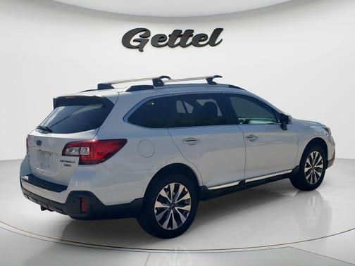 Crystal White Pearl 2019 Subaru Outback 3.6R Touring