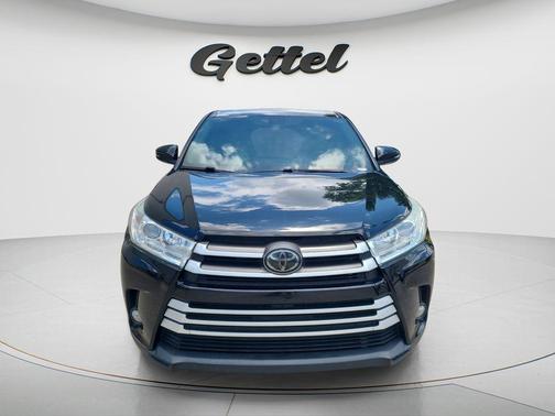 Midnight Black Metallic 2019 Toyota Highlander LE Plus