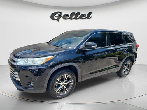 Midnight Black Metallic 2019 Toyota Highlander LE Plus