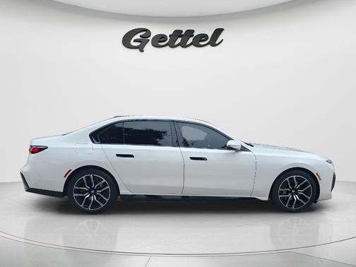 Alpine White 2023 BMW 740 i