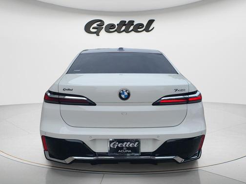 Alpine White 2023 BMW 740 i
