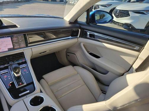2019 Porsche Panamera GTS