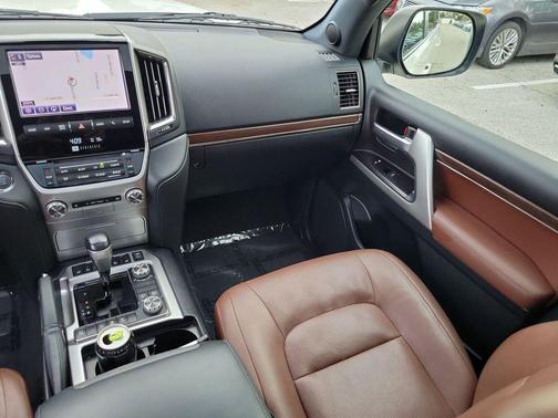 2021 Toyota Land Cruiser Base