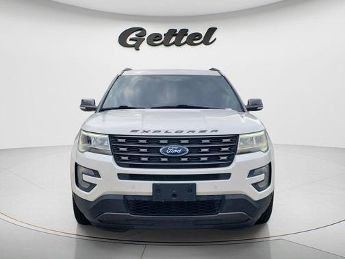 White Platinum Clearcoat Metallic 2017 Ford Explorer XLT