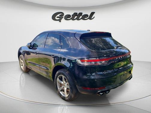 Jet Black Metallic 2021 Porsche Macan Macan