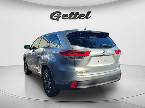 Celestial Silver Metallic 2019 Toyota Highlander LE Plus