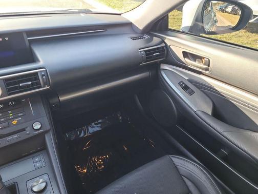 2017 Lexus RC 200t 200t