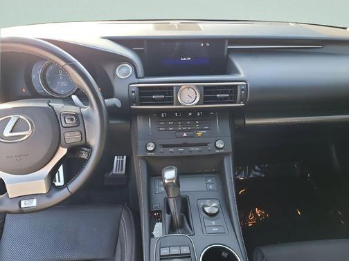 2017 Lexus RC 200t 200t