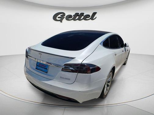 Pearl White Multi-Coat 2019 Tesla Model S Performance
